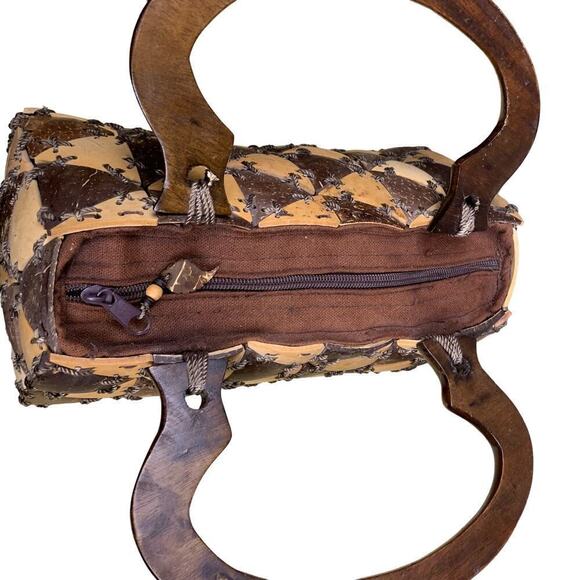 Vintage Handmade Tan & Brown Coconut Shell Barrel Hand Bag - Picture 6 of 12